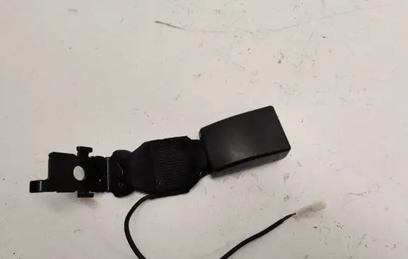 BMW X6M F86 Middle seatbelt buckle (rear) 7344695