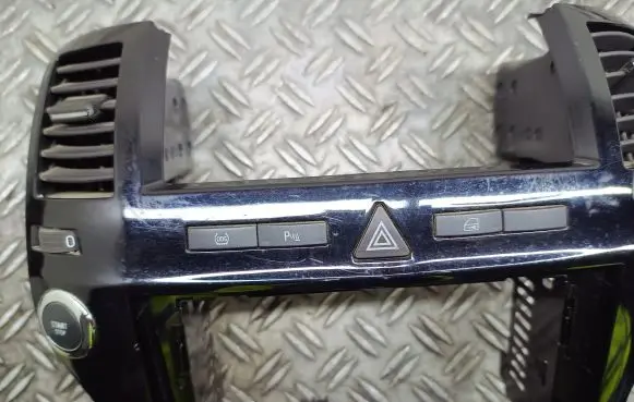 Opel Zafira B Dash center air vent grill