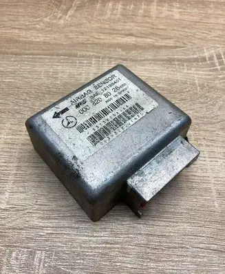 Mercedes-Benz C W202 Airbag control unit/module 0008208026