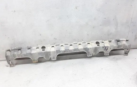 Rear bumper mounting bracket