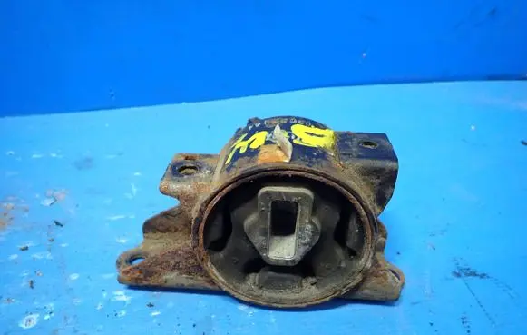 KIA Soul Engine mounting bracket