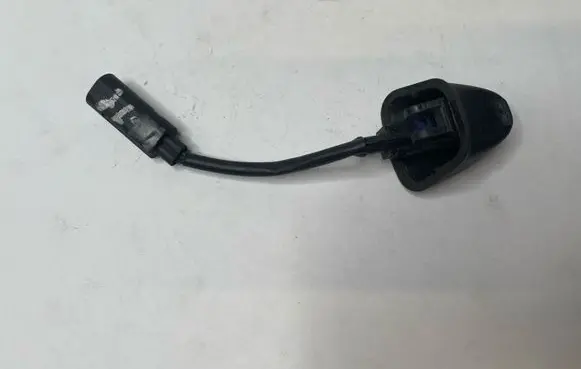 BMW 3 E90 E91 Windshield washer spray nozzle 8365385