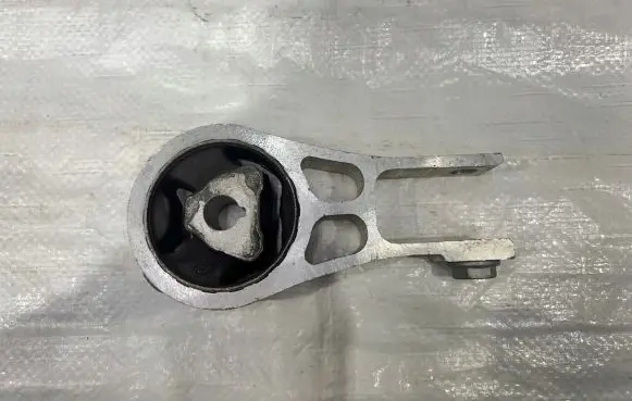 Jeep Compass Engine mount bracket 533746390