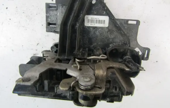 Volkswagen Polo Rear door lock 