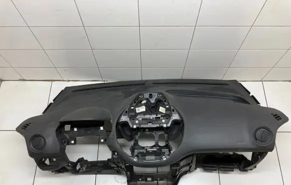 Ford Transit Courier Dashboard 1807260014 HT76R04305AA3588 ET76R018W19AB