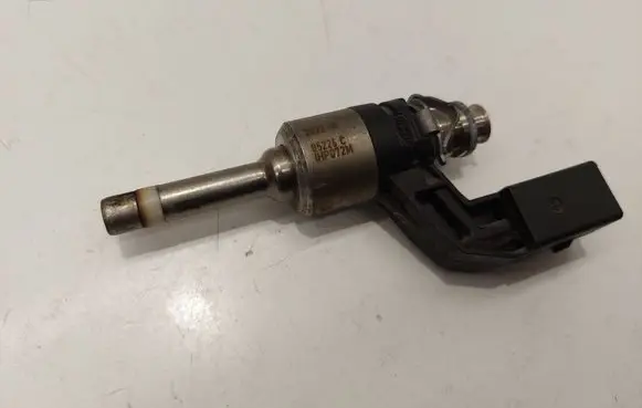 Skoda Octavia Mk2 (1Z) Fuel injector 03C906036M