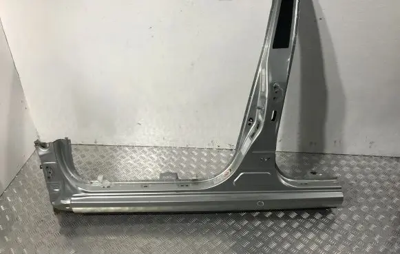 Toyota Auris 150 Pillar (middle) 6131202140