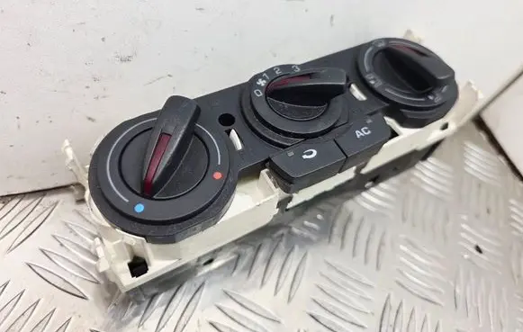Seat Ibiza IV (6J,6P) Climate control unit 6J0820045A