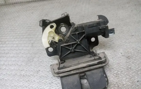 Audi A3 S3 A3 Sportback 8P Tailgate/trunk/boot lock/catch/latch 8P4827505C