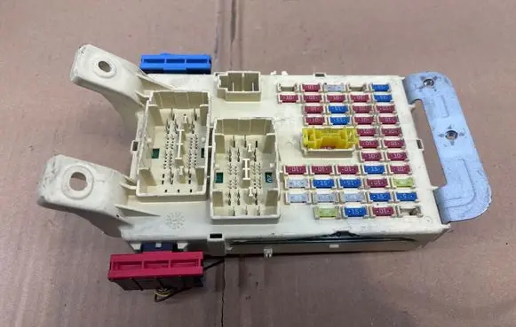 KIA Rio Fuse module 919501W570 013403022 1N5701304030124