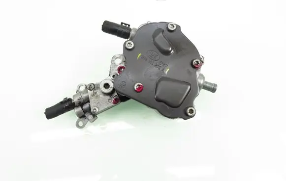 Volkswagen Polo III 6N 6N2 6NF Vacuum pump 038145209A