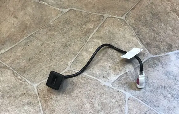 Mercedes-Benz C W204 AUX in-socket connector A1728200515