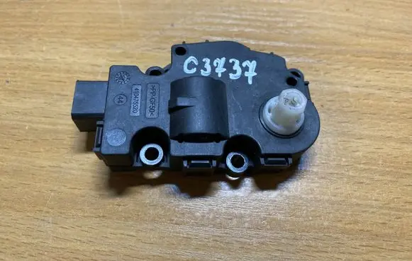Mercedes-Benz S W221 A/C air flow flap actuator/motor EFB330 C3737