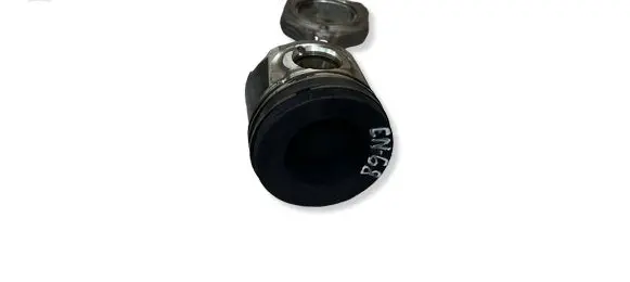 Ford Focus Piston with connecting rod 619