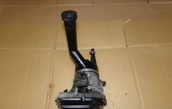 Peugeot 308 Power steering pump 9684979180
