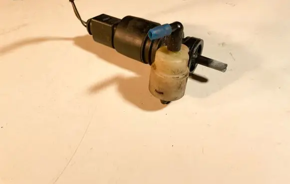 Mercedes-Benz B W245 Headlight washer pump 