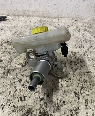 Audi A6 S6 C6 4F Master brake cylinder