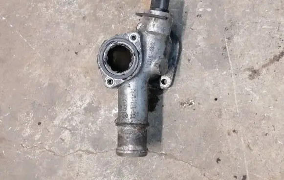 Volkswagen Sharan Engine coolant pipe/hose 038121133J
