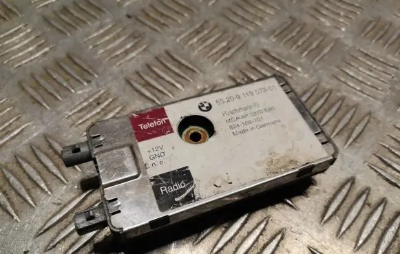 BMW Z4 E85 E86 Aerial antenna amplifier 9119573