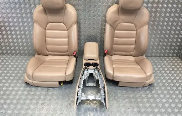 Porsche Macan (95B) Front driver seat 