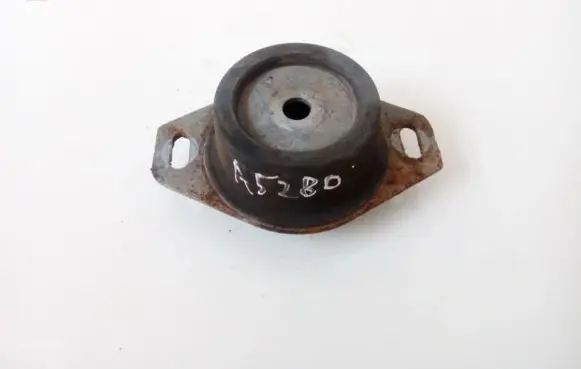 Citroen Berlingo Engine mount bracket