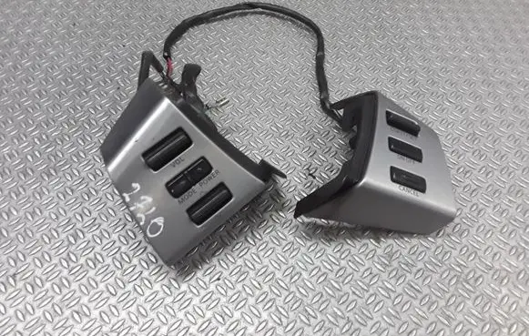 Steering wheel buttons/switches