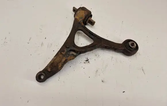 Volvo XC90 Front lower control arm/wishbone 8646613
