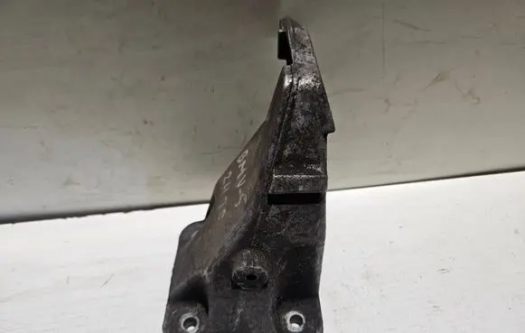 BMW 5 E34 Engine mounting bracket 1135764