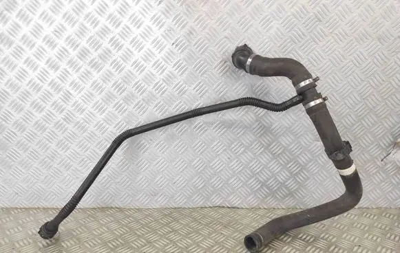 Engine coolant pipe/hose