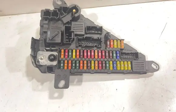 BMW 5 E60 E61 Fuse module 9138830