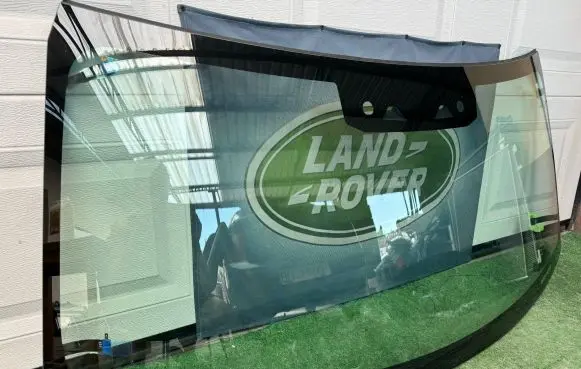 Land Rover Defender Front windscreen/windshield window L8B2-03102-A