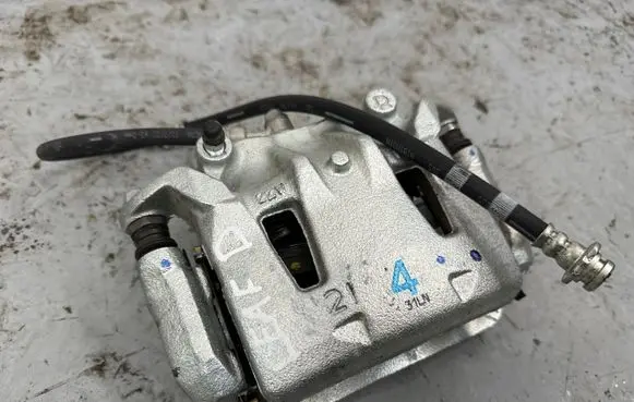 Nissan Leaf II (ZE1) Front brake caliper