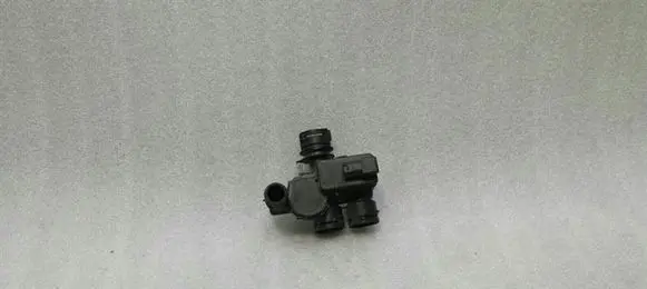Mercedes-Benz E AMG W211 Coolant heater control valve A2118320584