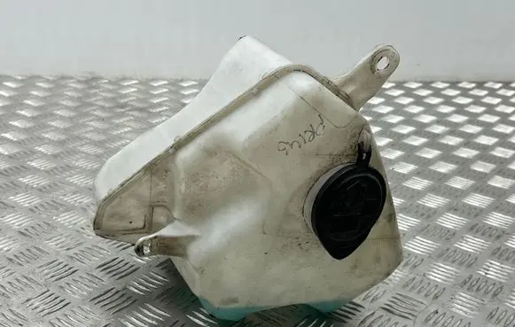 Toyota Prius (XW20) Windshield washer fluid reservoir/tank 060851145
