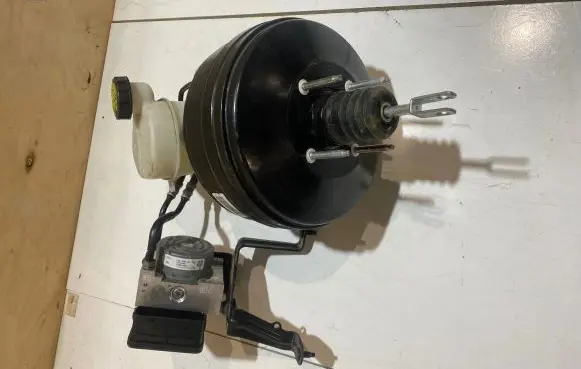 Ford Mustang VI Brake booster FR3C2B195BL