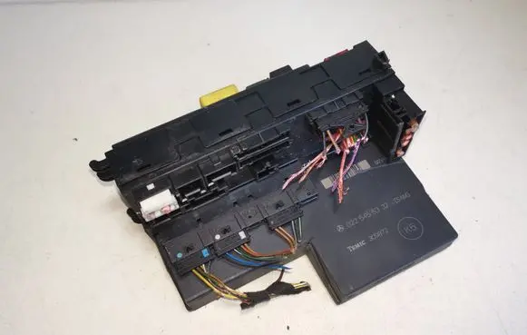 Mercedes-Benz E W210 Fuse module 0225455332