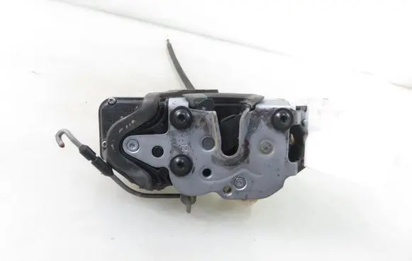 Opel Insignia A Front door lock 