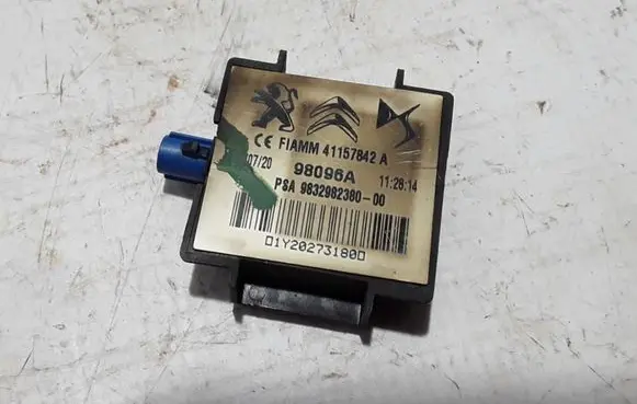 Peugeot 2008 II Aerial GPS antenna 9832982380