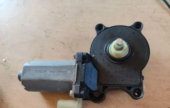 BMW X5 E53 Rear door window regulator motor 0130821717 676283620640