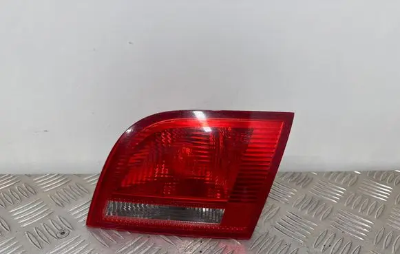 Tailgate rear/tail lights