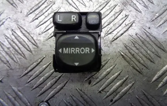 Toyota Avensis T250 Wing mirror switch 183575
