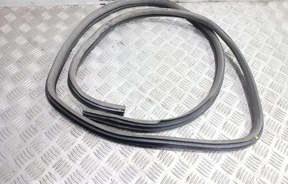 Chrysler PT Cruiser Rear door rubber seal (on body) 27203