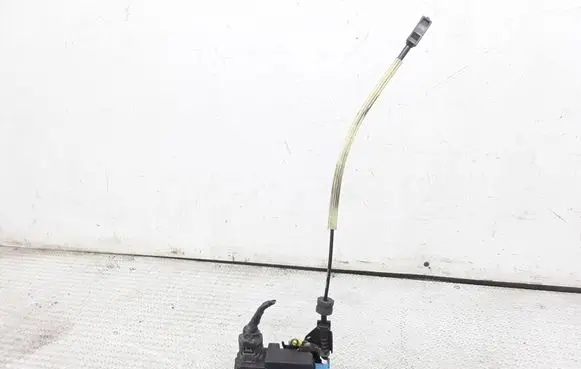 Volvo S60 Front door lock 8650546