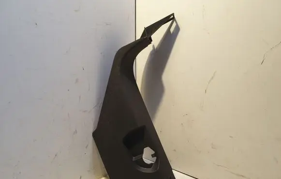 Foot area side trim