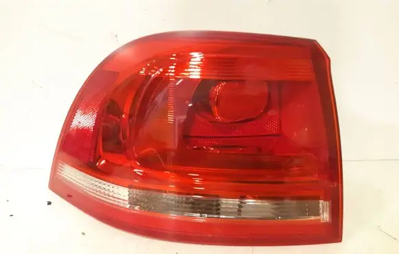 Volkswagen Touareg II Rear/tail lights 7P6945095F