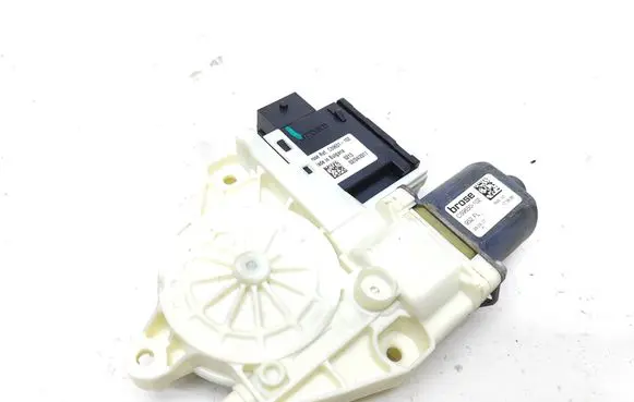 Alfa Romeo Giulia Front door window regulator motor C59651102 02042017 C59650102