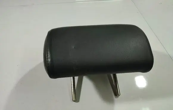 Toyota Avensis T250 Front seat headrest 