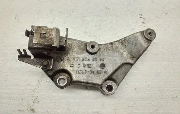Mercedes-Benz C W204 Engine mounting bracket A6510940039 3Q02 11387010211