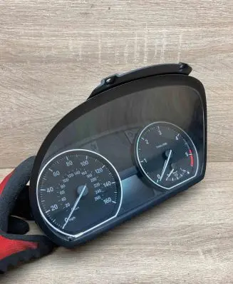 BMW 1 E81 E87 Speedometer (instrument cluster) 9141478 1041568