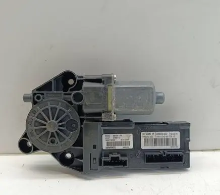 Renault Megane III Front door window regulator motor 807302821R
